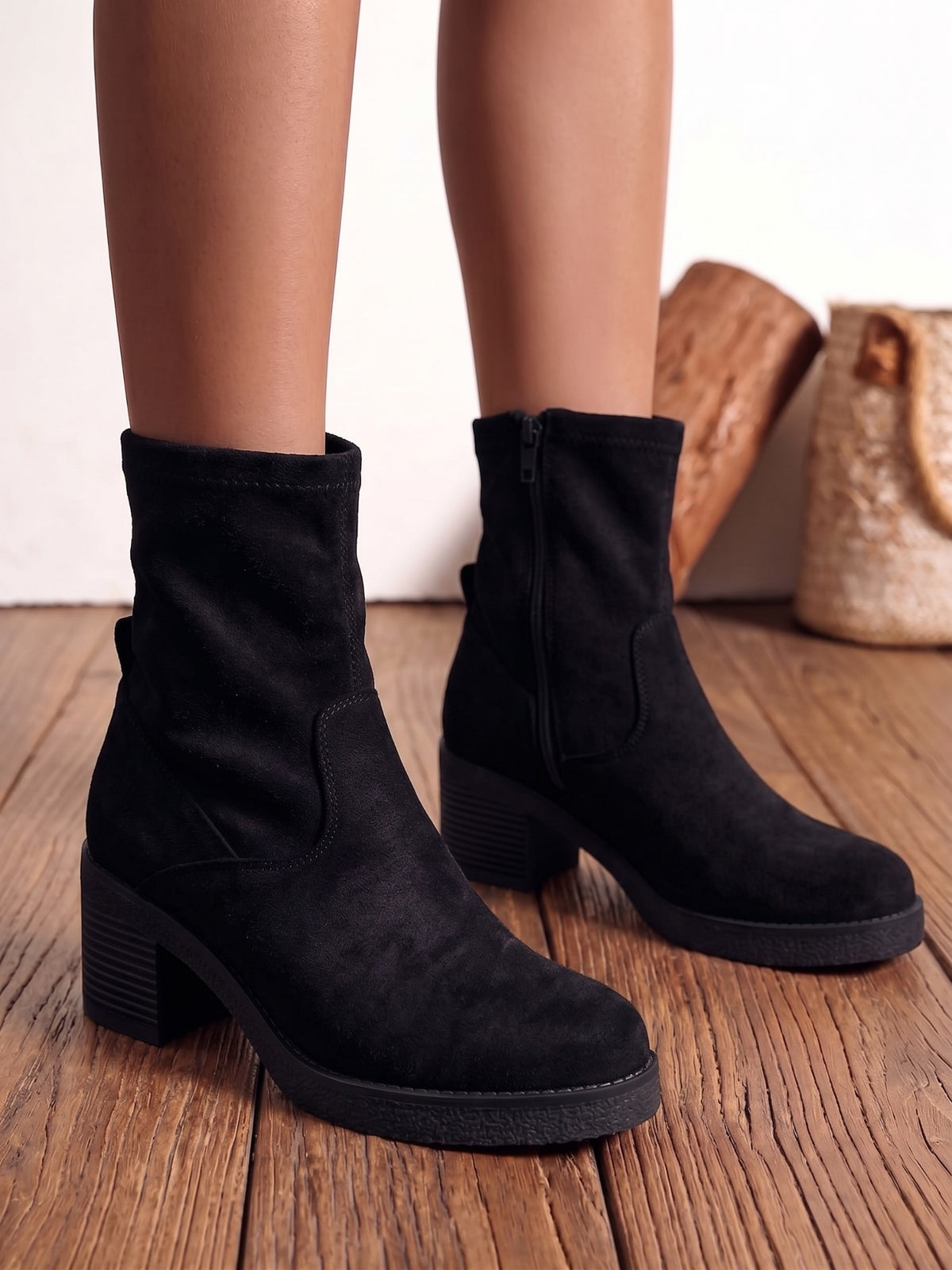 Botas negras de media caña de ante sintético con tacón de bloque